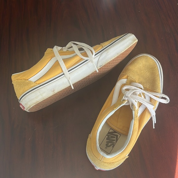 Yellow vans - Picture 4 of 5